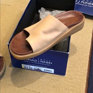 Donald Pliner slides size 12. “ft Lee” model.Sand.